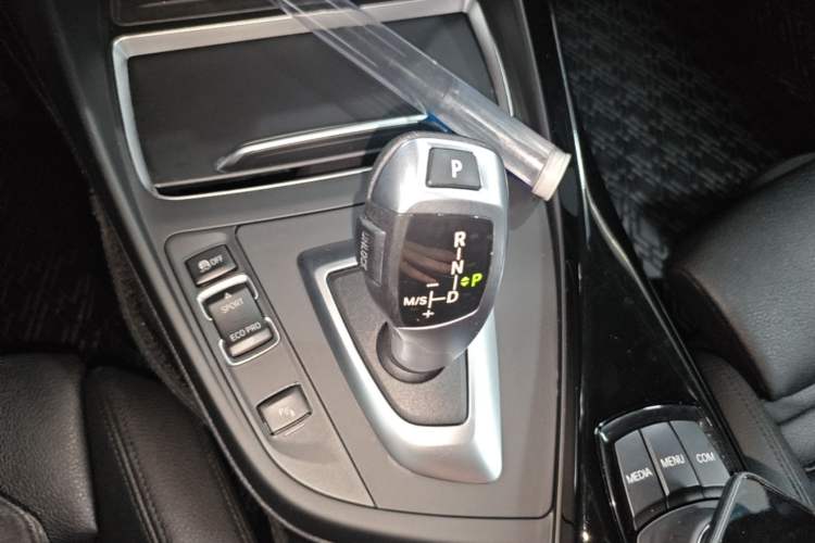 Used BMW 2 Series 2019 225i Convertible Coupe Sports Design Package Gear Lever