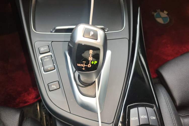 Used BMW 2 Series 2019 225i Sport Design Package Gear Lever
