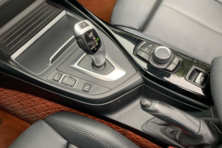 Used BMW 2 Series 2019 225i Convertible Coupe Sports Design Package Interior 12