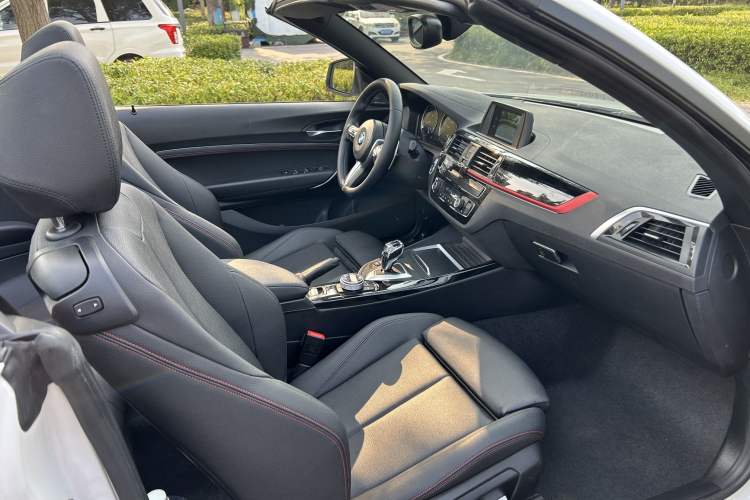 Used BMW 2 Series 2019 225i Convertible Coupe Sports Design Package Interior 3