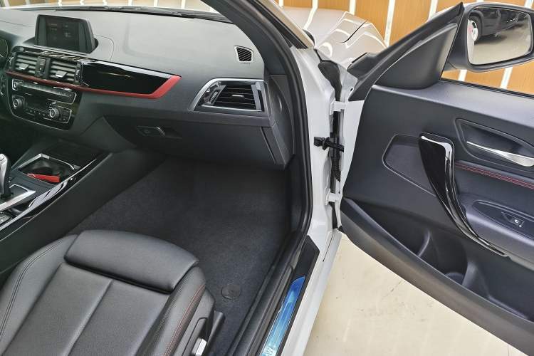 Used BMW 2 Series 2019 225i Convertible Coupe Sports Design Package Interior 6