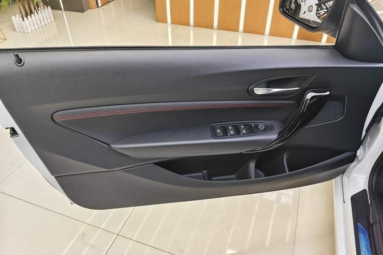 Used BMW 2 Series 2019 225i Convertible Coupe Sports Design Package Interior 7