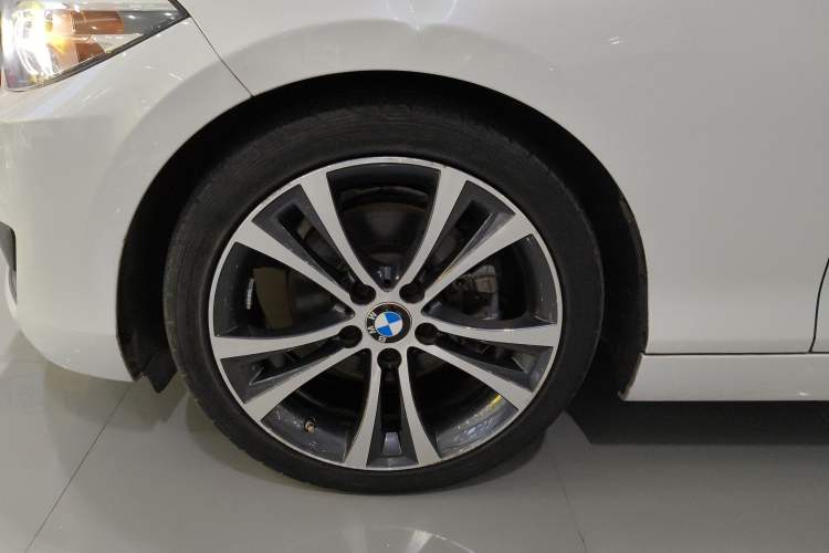 Used BMW 2 Series 2019 225i Convertible Coupe Sports Design Package Left Front Wheel Hub