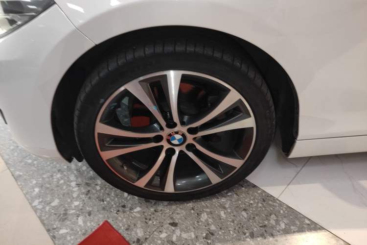 Used BMW 2 Series 2019 225i Convertible Coupe Sports Design Package Left Front Wheel Hub