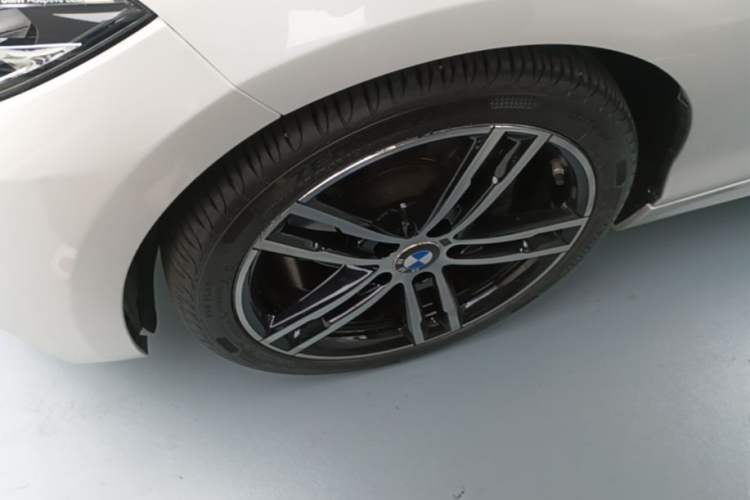 Used BMW 2 Series 2019 225i Convertible Coupe Luxury Edition M Sport Package Left Front Wheel Hub