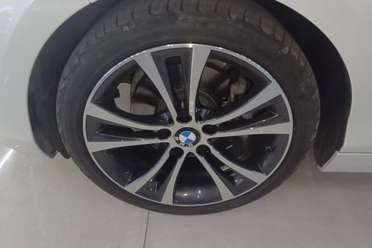 Used BMW 2 Series 2019 225i Convertible Coupe Sports Design Package Left Front Wheel Hub