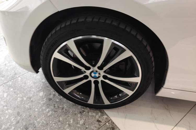 Used BMW 2 Series 2019 225i Convertible Coupe Sports Design Package Left Front Wheel Hub