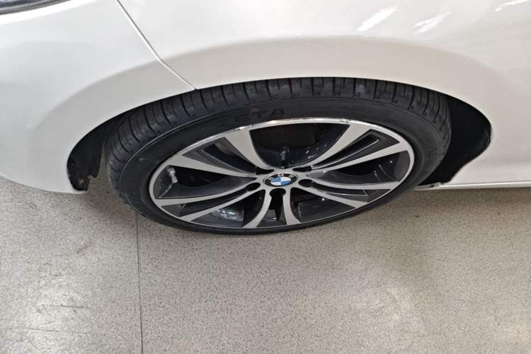 Used BMW 2 Series 2019 225i Convertible Coupe Sports Design Package Left Front Wheel Hub