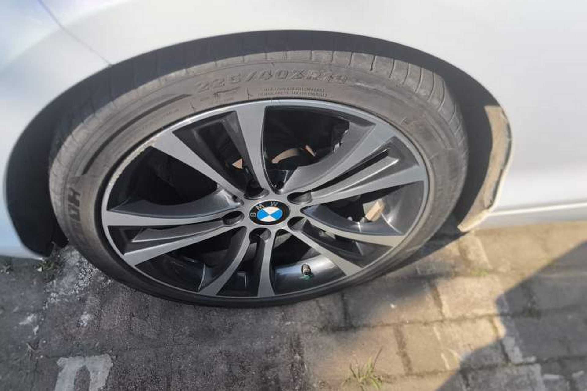 Used BMW 2 Series 2019 225i Convertible Coupe Sports Design Package Left Front Wheel Hub