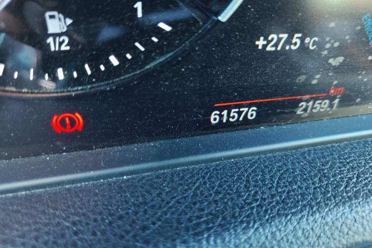 Used BMW 2 Series 2019 225i Convertible Coupe Luxury Edition M Sport Package Odometer Close Up