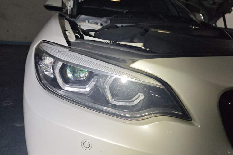 Used BMW 2 Series 2019 225i Luxury Model with M Sport Package Right Front Headlight