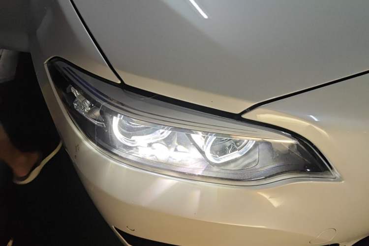 Used BMW 2 Series 2019 225i Convertible Coupe Sports Design Package Right Front Headlight
