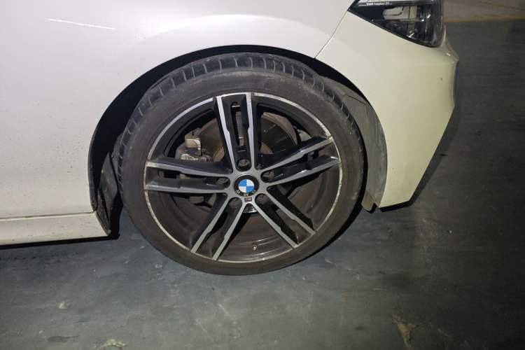 Used BMW 2 Series 2019 225i Luxury Model with M Sport Package Right Front Wheel Hub