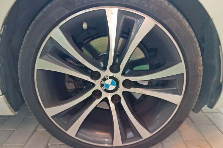 Used BMW 2 Series 2019 225i Sport Design Package Right Front Wheel Hub