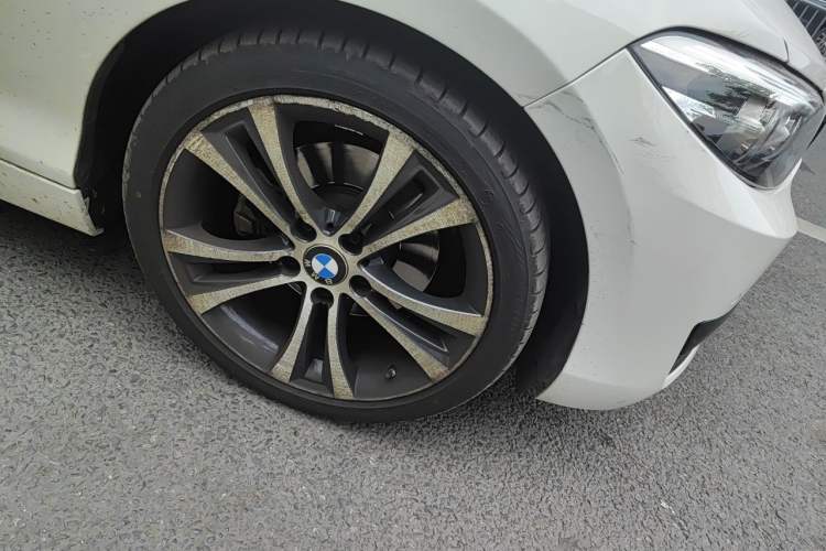 Used BMW 2 Series 2019 225i Convertible Coupe Sports Design Package Right Front Wheel Hub