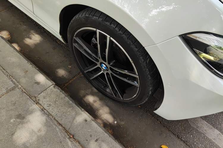 Used BMW 2 Series 2019 225i Luxury Model with M Sport Package Right Front Wheel Hub