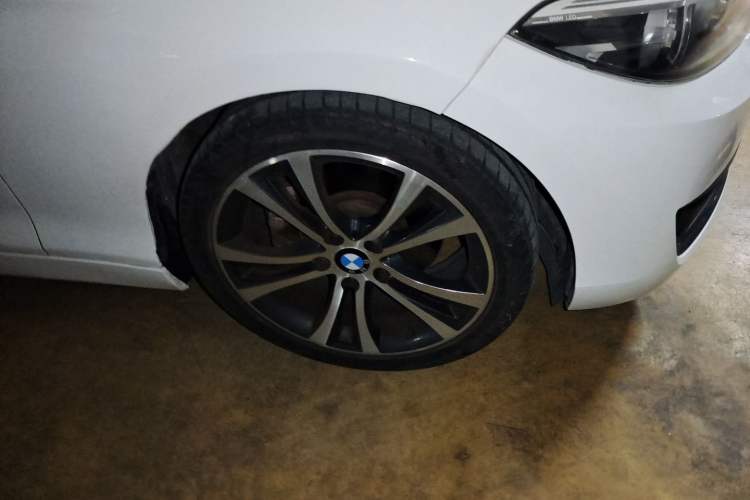Used BMW 2 Series 2019 225i Convertible Coupe Sports Design Package Right Front Wheel Hub