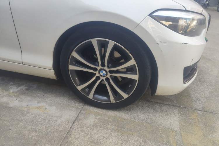 Used BMW 2 Series 2019 225i Convertible Coupe Sports Design Package Right Front Wheel Hub