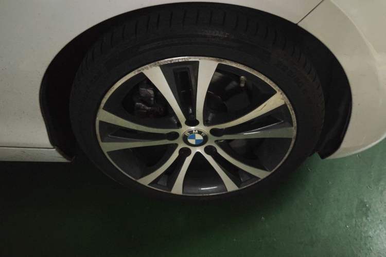 Used BMW 2 Series 2019 225i Convertible Coupe Sports Design Package Right Front Wheel Hub