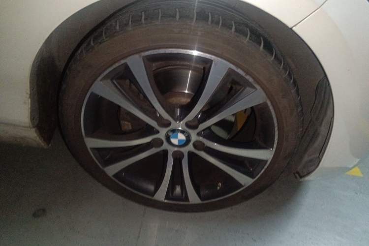 Used BMW 2 Series 2019 225i Sport Design Package Right Front Wheel Hub