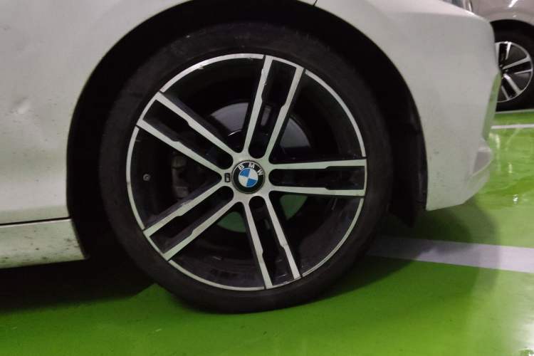 Used BMW 2 Series 2019 225i Luxury Model with M Sport Package Right Front Wheel Hub