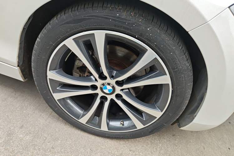 Used BMW 2 Series 2019 225i Convertible Coupe Sports Design Package Right Front Wheel Hub
