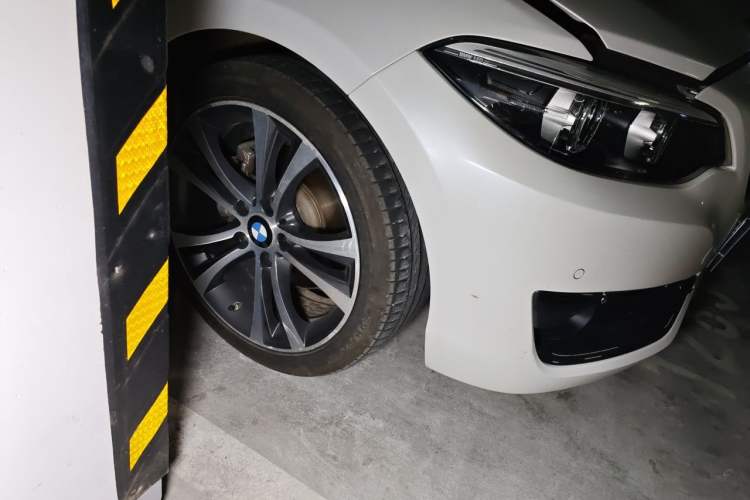 Used BMW 2 Series 2019 225i Sport Design Package Right Front Wheel Hub