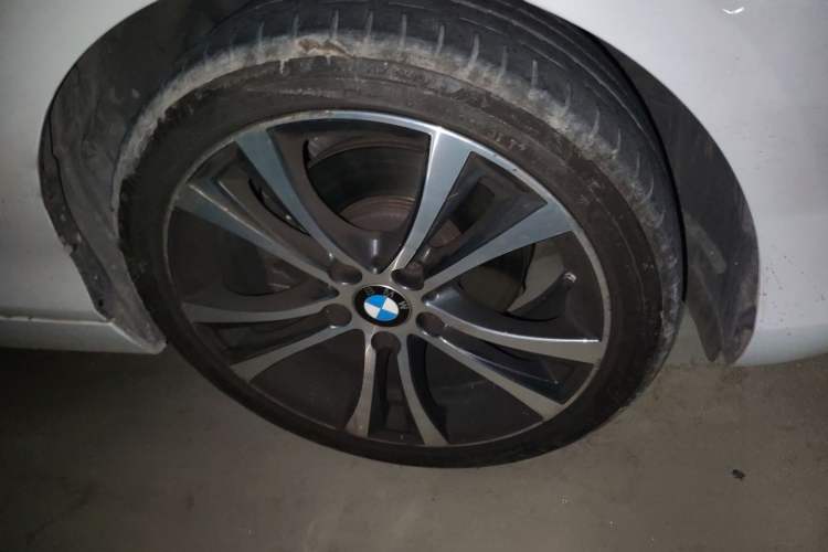Used BMW 2 Series 2019 225i Sport Design Package Right Front Wheel Hub