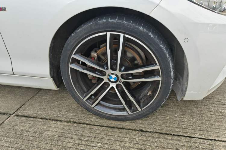Used BMW 2 Series 2019 225i Luxury Model with M Sport Package Right Front Wheel Hub