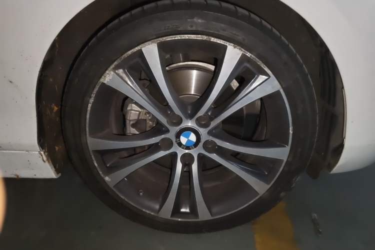 Used BMW 2 Series 2019 225i Sport Design Package Right Front Wheel Hub