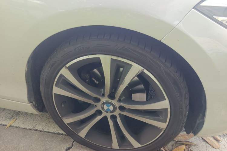 Used BMW 2 Series 2019 225i Convertible Coupe Sports Design Package Right Front Wheel Hub