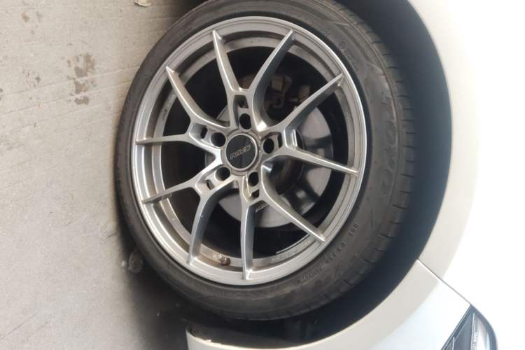 Used BMW 2 Series 2019 225i Sport Design Package Right Front Wheel Hub