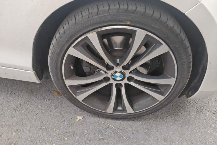 Used BMW 2 Series 2019 225i Convertible Coupe Sports Design Package Right Front Wheel Hub