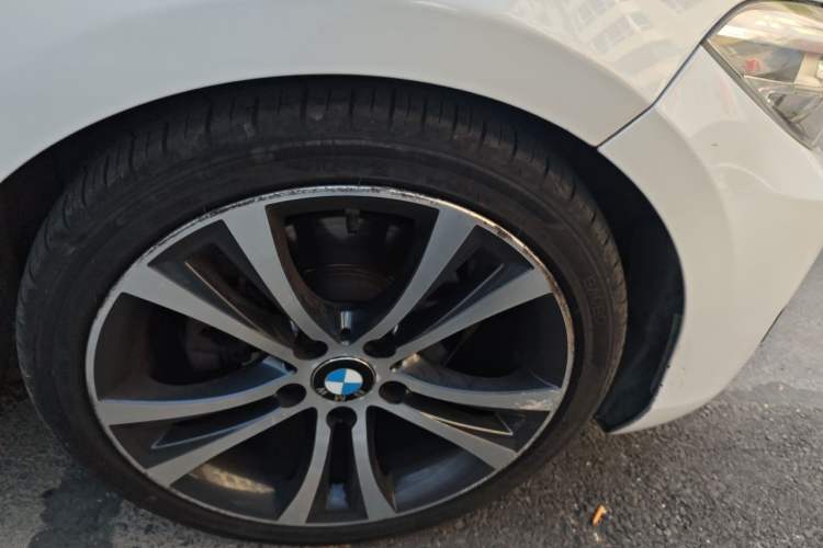 Used BMW 2 Series 2019 225i Convertible Coupe Sports Design Package Right Front Wheel Hub