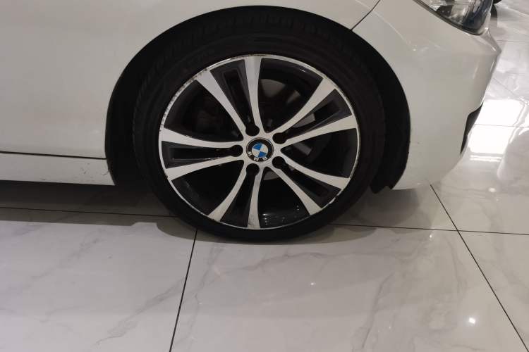 Used BMW 2 Series 2019 225i Convertible Coupe Sports Design Package Right Front Wheel Hub