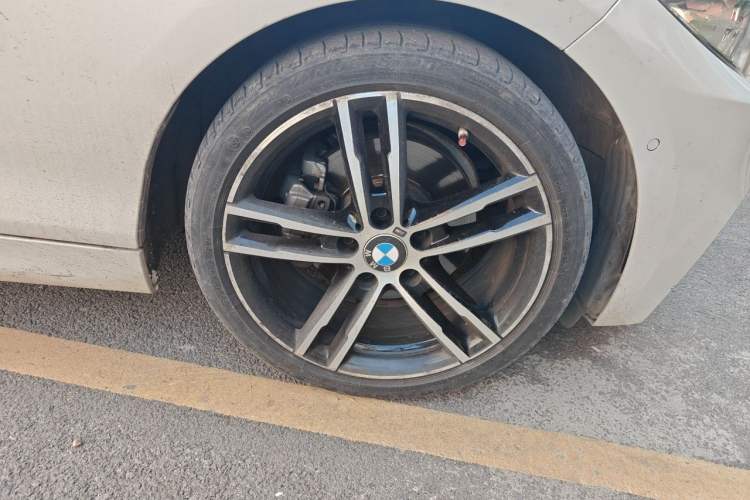 Used BMW 2 Series 2019 225i Convertible Coupe Luxury Edition M Sport Package Right Front Wheel Hub