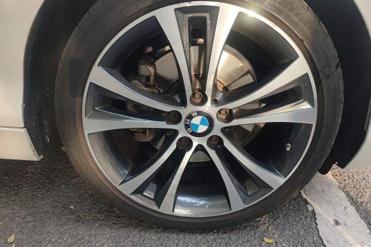 Used BMW 2 Series 2019 225i Sport Design Package Right Front Wheel Hub