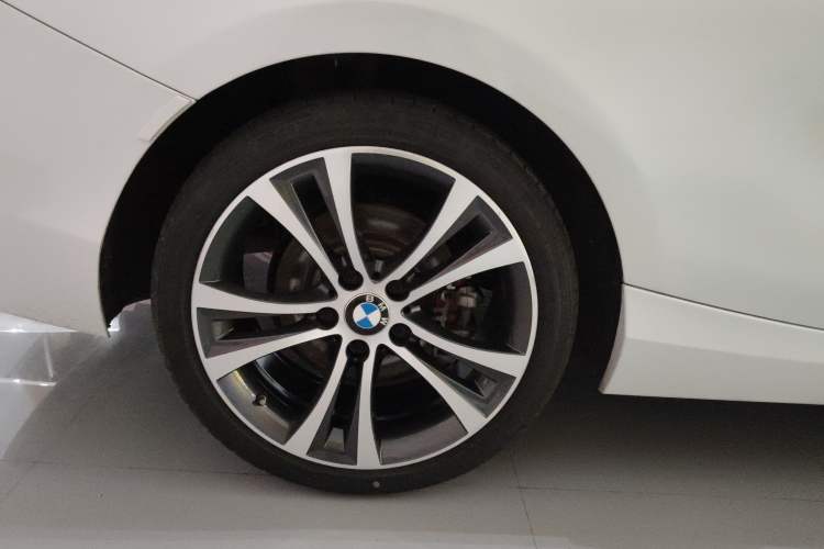 Used BMW 2 Series 2019 225i Convertible Coupe Sports Design Package Right Rear Wheel Hub