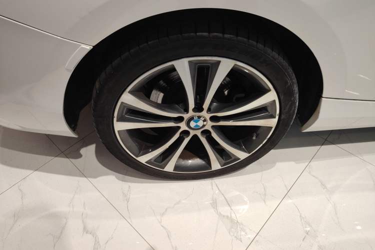 Used BMW 2 Series 2019 225i Convertible Coupe Sports Design Package Right Rear Wheel Hub