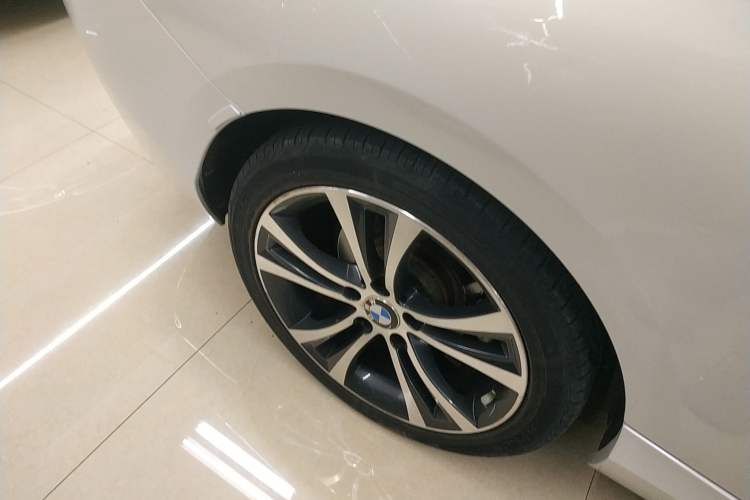 Used BMW 2 Series 2019 225i Convertible Coupe Sports Design Package Right Rear Wheel Hub