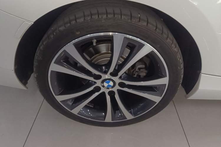 Used BMW 2 Series 2019 225i Convertible Coupe Sports Design Package Right Rear Wheel Hub