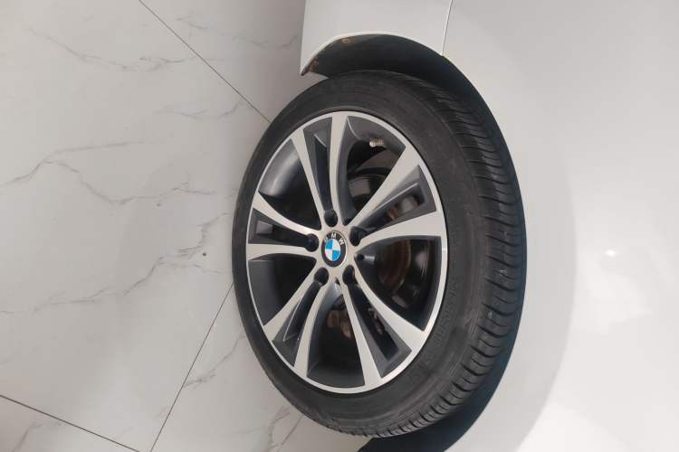 Used BMW 2 Series 2019 225i Convertible Coupe Sports Design Package Right Rear Wheel Hub