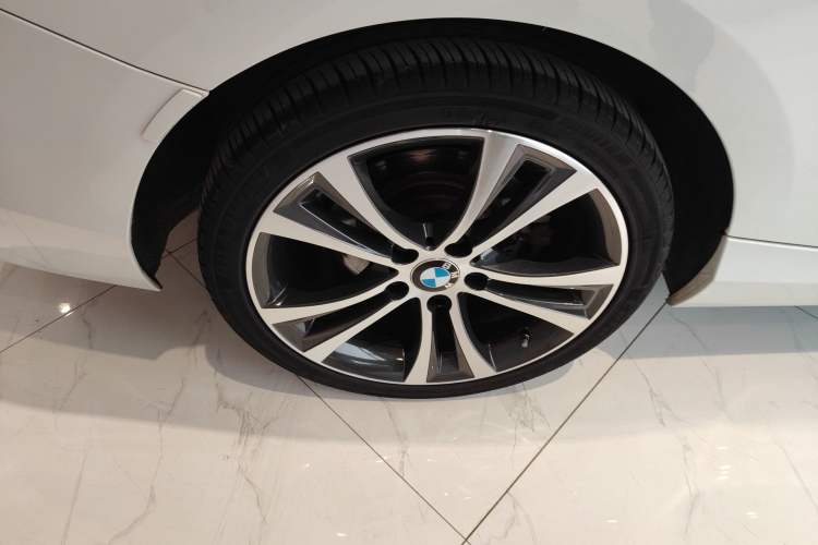 Used BMW 2 Series 2019 225i Convertible Coupe Sports Design Package Right Rear Wheel Hub