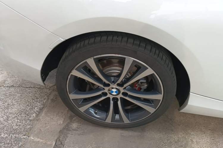 Used BMW 2 Series 2019 225i Convertible Coupe Sports Design Package Right Rear Wheel Hub