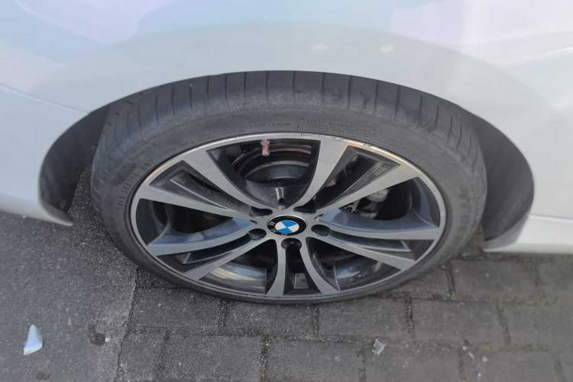 Used BMW 2 Series 2019 225i Convertible Coupe Sports Design Package Right Rear Wheel Hub