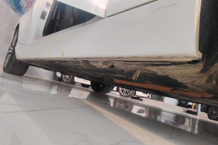 Used BMW 2 Series 2019 225i Convertible Coupe Sports Design Package Right Side Sill