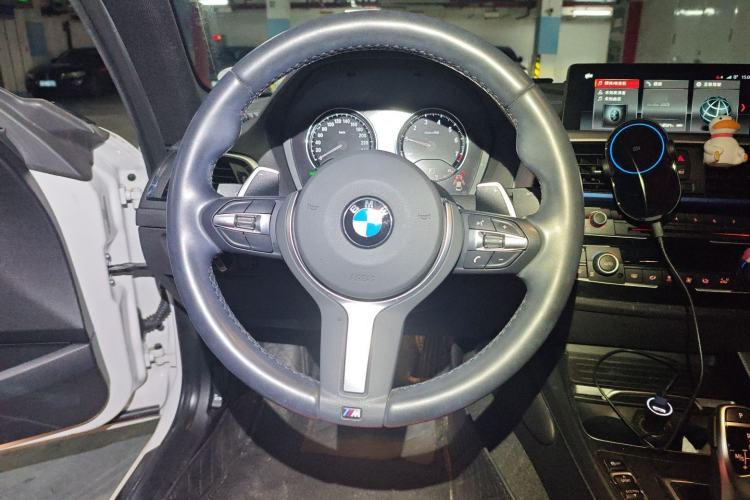 Used BMW 2 Series 2019 225i Luxury Model with M Sport Package Steering Wheel