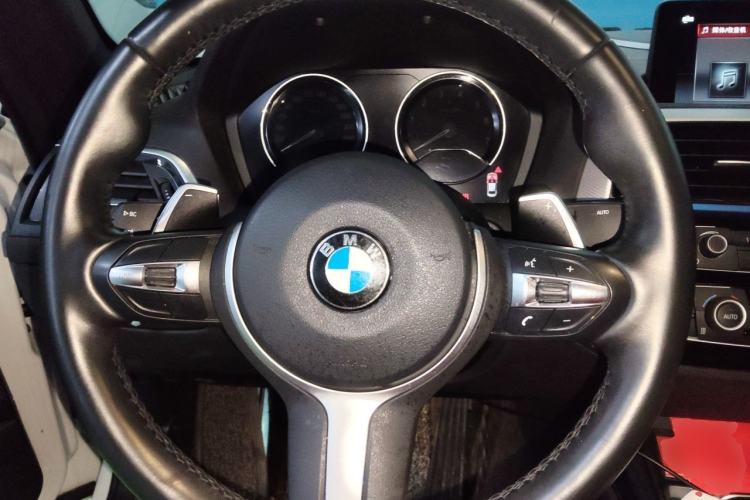 Used BMW 2 Series 2019 225i Luxury Model with M Sport Package Steering Wheel