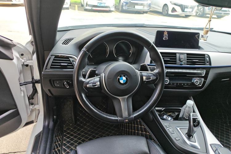 Used BMW 2 Series 2019 225i Luxury Model with M Sport Package Steering Wheel