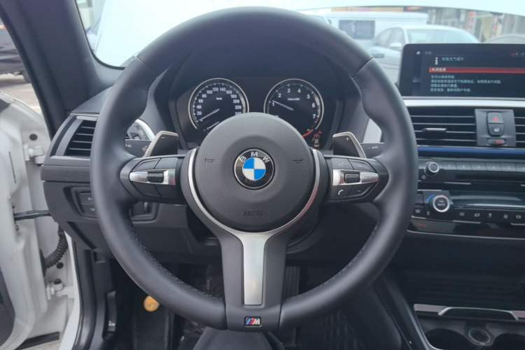 Used BMW 2 Series 2019 225i Luxury Model with M Sport Package Steering Wheel